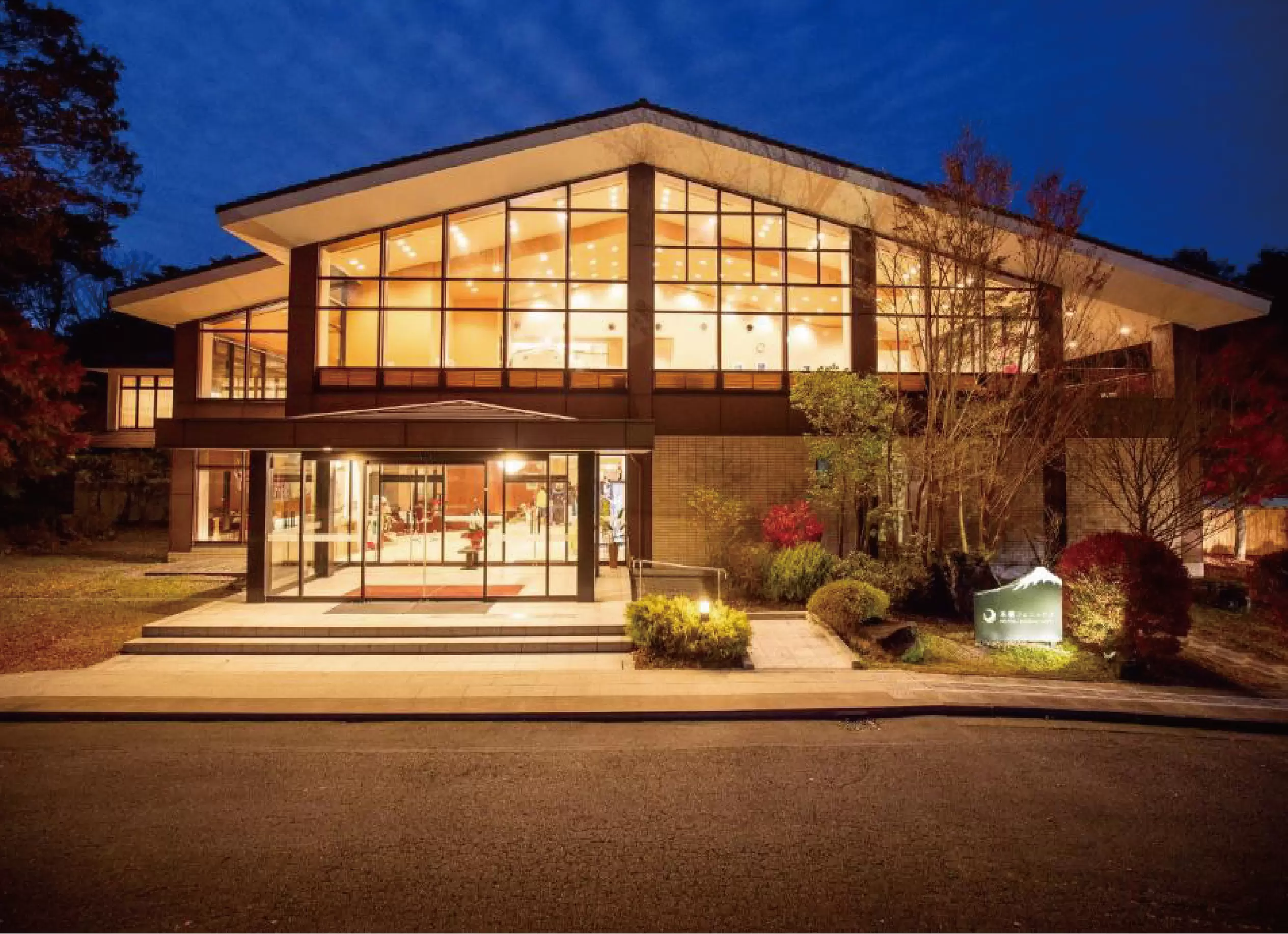 靜謐本栖湖 倒映富士夢